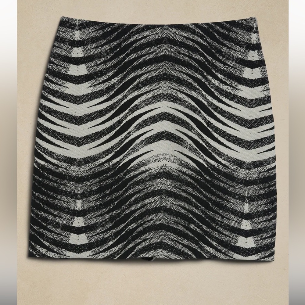 BR Jacquard Mini Skirt - Picture 4 of 4